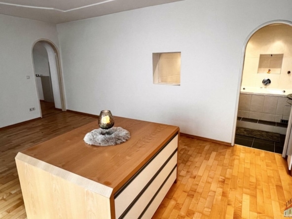 Großzügiger Master-Bedroom mit angeschlossenem Badezimmer