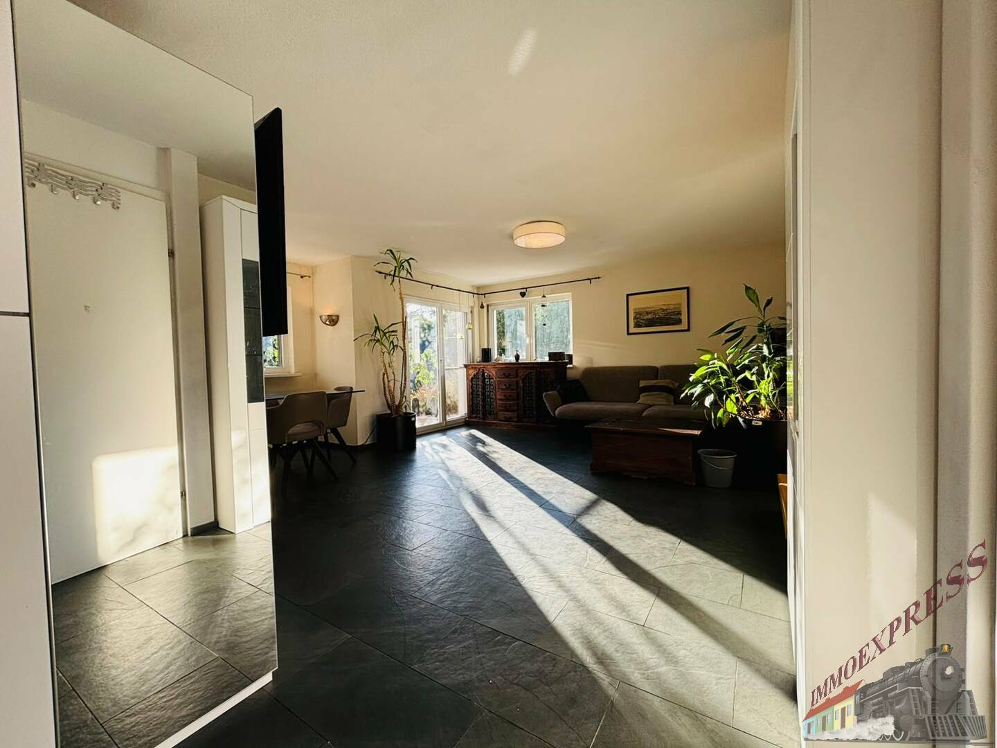 Vorzimmer Blickrichtung Wohnzimmer